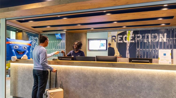 Ibis Budget Saint Quentin Exterior