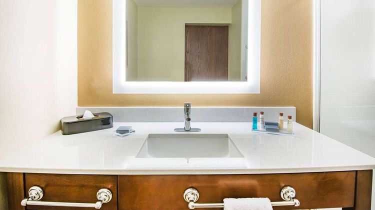 Hawthorn Suites St Clairsville Room