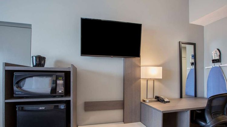 Days Inn & Suites Moncton Room