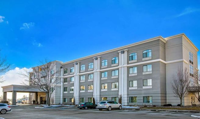 La Quinta Inn & Suites Kearney Exterior