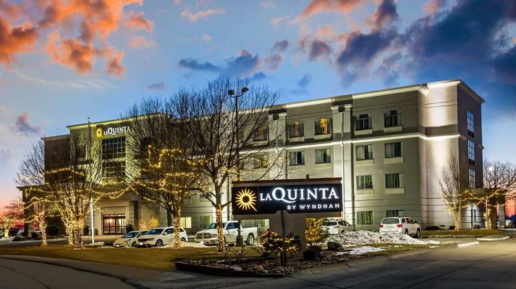 La Quinta Inn & Suites Kearney Exterior
