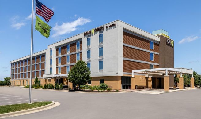 Home2 Suites Milwaukee/Brookfield Exterior