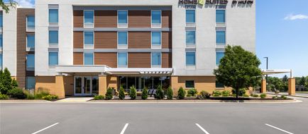 Home2 Suites Milwaukee/Brookfield Exterior