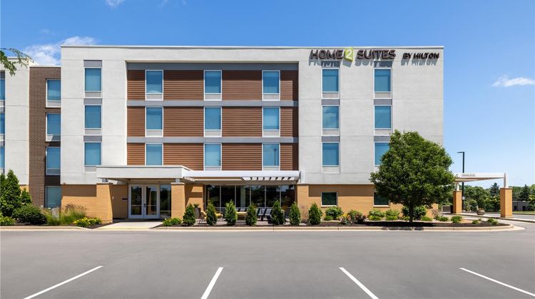 Home2 Suites Milwaukee/Brookfield Exterior