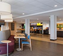 Home2 Suites Milwaukee/Brookfield Lobby