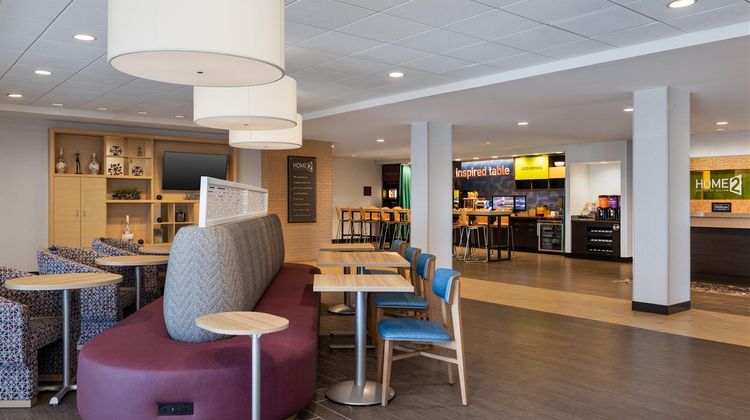 Home2 Suites Milwaukee/Brookfield Lobby