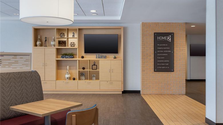 <b>Home2 Suites Milwaukee/Brookfield Lobby</b>. Images powered by <a href="https://iceportal.shijigroup.com/" title="IcePortal" target="_blank">IcePortal</a>.