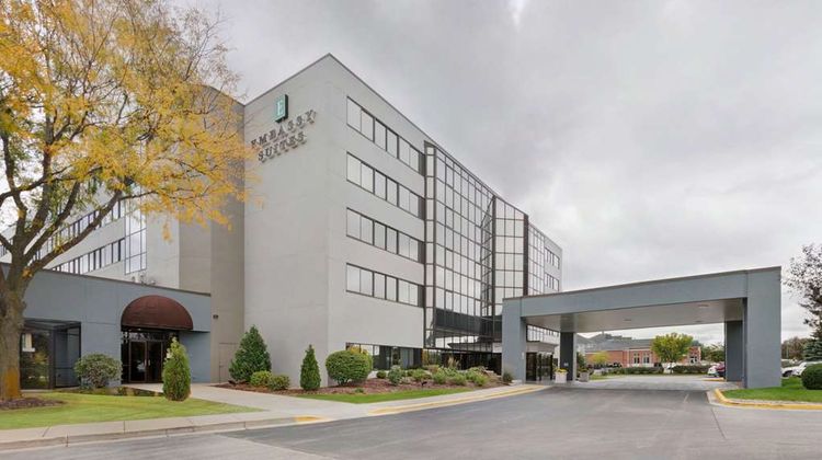 Embassy Suites Milwaukee Brookfield Exterior