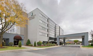Embassy Suites Milwaukee Brookfield