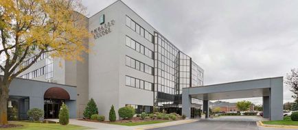 Embassy Suites Milwaukee Brookfield Exterior