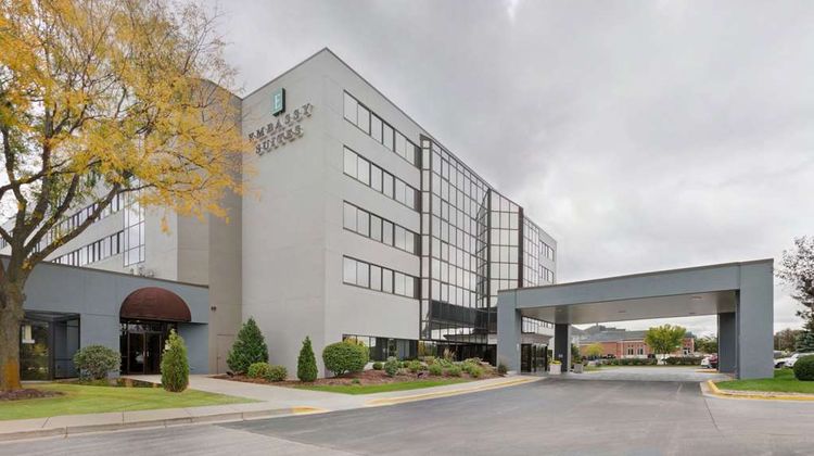 Embassy Suites Milwaukee Brookfield Exterior