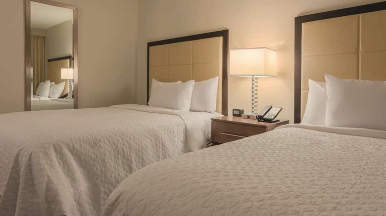 <b>Embassy Suites Milwaukee Brookfield Room</b>. Images powered by <a href="https://iceportal.shijigroup.com/" title="IcePortal" target="_blank">IcePortal</a>.