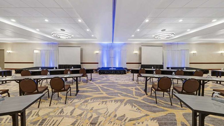 <b>Embassy Suites Milwaukee Brookfield Meeting</b>. Images powered by <a href="https://iceportal.shijigroup.com/" title="IcePortal" target="_blank">IcePortal</a>.