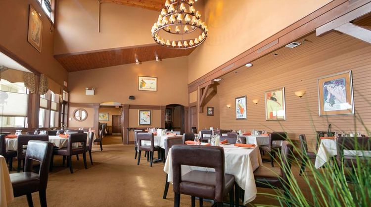 Doubletree by Hilton Racine Harbourwalk Restaurant