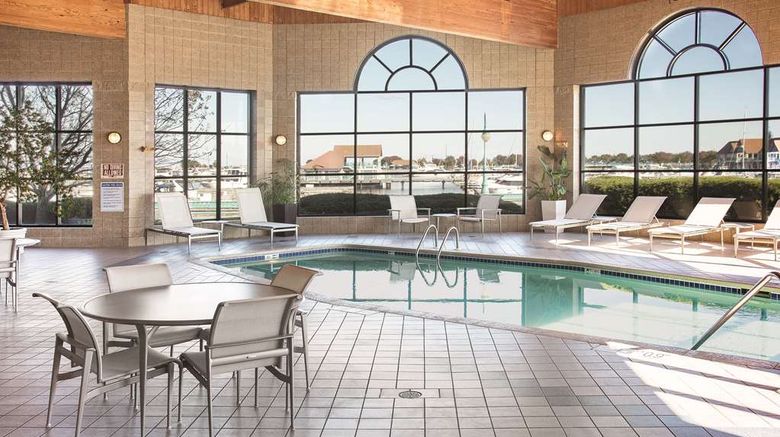 <b>Doubletree by Hilton Racine Harbourwalk Pool</b>. Images powered by <a href="https://iceportal.shijigroup.com/" title="IcePortal" target="_blank">IcePortal</a>.