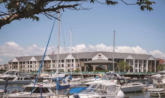 Doubletree by Hilton Racine Harbourwalk Exterior