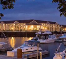 Doubletree by Hilton Racine Harbourwalk Exterior
