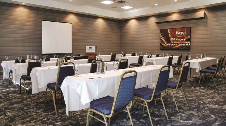 <b>Doubletree by Hilton Racine Harbourwalk Meeting</b>. Images powered by <a href="https://iceportal.shijigroup.com/" title="IcePortal" target="_blank">IcePortal</a>.