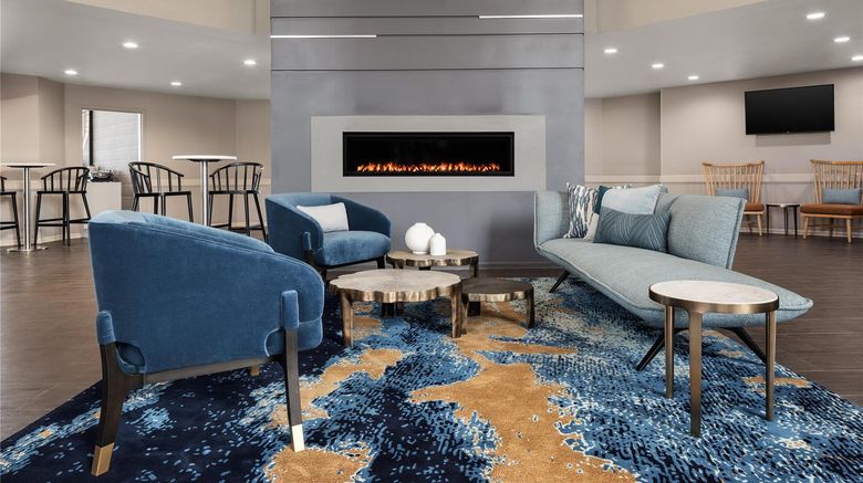 <b>Doubletree by Hilton Racine Harbourwalk Lobby</b>. Images powered by <a href="https://iceportal.shijigroup.com/" title="IcePortal" target="_blank">IcePortal</a>.