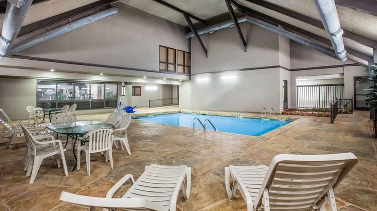 Days Inn & Suites Tyler Pool