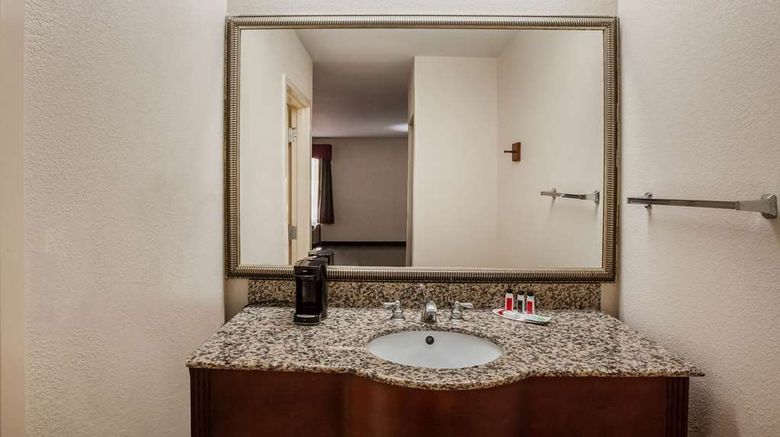 <b>Days Inn & Suites Tyler Room</b>. Images powered by <a href="https://iceportal.shijigroup.com/" title="IcePortal" target="_blank">IcePortal</a>.