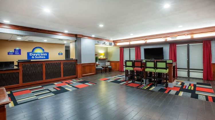 Days Inn & Suites Tyler Lobby