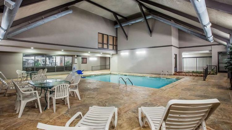 Days Inn & Suites Tyler Pool