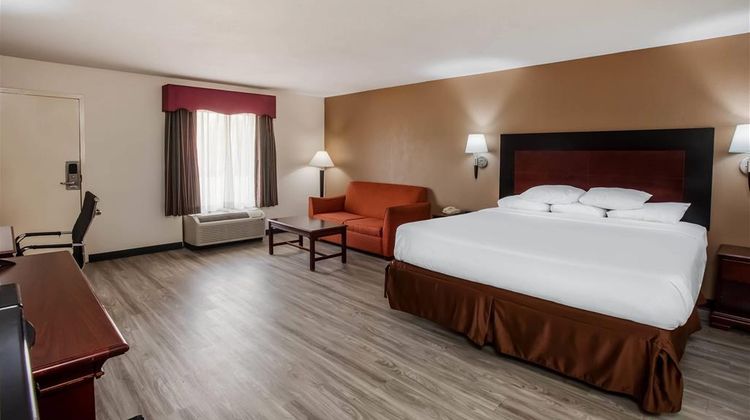 Days Inn & Suites Tyler Suite
