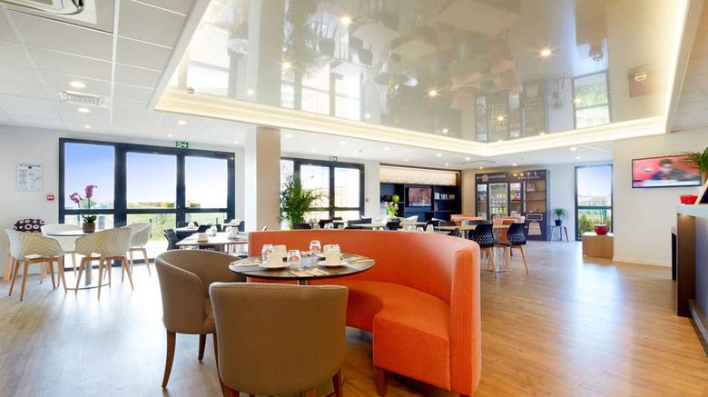 <b>Kyriad Prestige Residence Cabourg Lobby</b>. Images powered by <a href="https://iceportal.shijigroup.com/" title="IcePortal" target="_blank">IcePortal</a>.