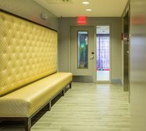 Hampton Inn & Suites Dublin Lobby