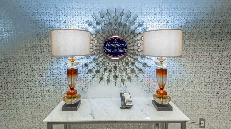 Hampton Inn & Suites Dublin Lobby