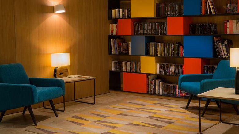 <b>Best Western Plus Hotel Divona Cahors Lobby</b>. Images powered by <a href="https://iceportal.shijigroup.com/" title="IcePortal" target="_blank">IcePortal</a>.