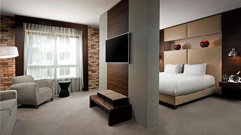 <b>The Absolute Hotel Room</b>. Images powered by <a href="https://iceportal.shijigroup.com/" title="IcePortal" target="_blank">IcePortal</a>.