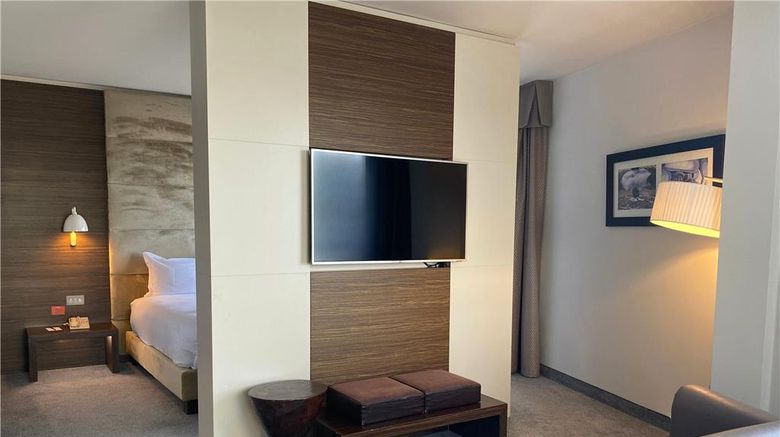 <b>The Absolute Hotel Suite</b>. Images powered by <a href="https://iceportal.shijigroup.com/" title="IcePortal" target="_blank">IcePortal</a>.