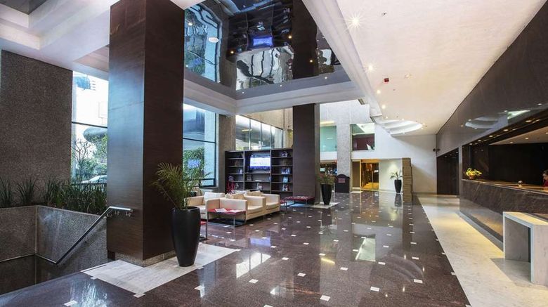 <b>Krystal Urban Aeeropuerto Lobby</b>. Images powered by <a href="https://iceportal.shijigroup.com/" title="IcePortal" target="_blank">IcePortal</a>.