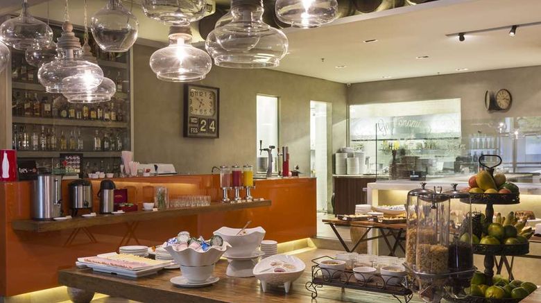 <b>Hilton Garden Inn Belo Horizonte Restaurant</b>. Images powered by <a href="https://iceportal.shijigroup.com/" title="IcePortal" target="_blank">IcePortal</a>.