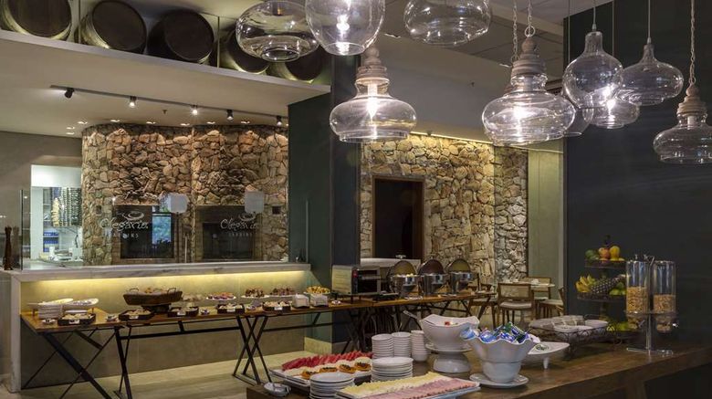 <b>Hilton Garden Inn Belo Horizonte Restaurant</b>. Images powered by <a href="https://iceportal.shijigroup.com/" title="IcePortal" target="_blank">IcePortal</a>.