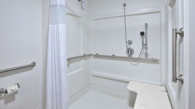 Hampton Inn & Suites Alliance Room