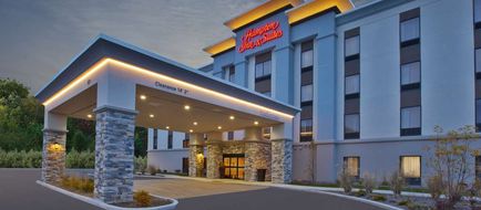 Hampton Inn & Suites Alliance Exterior