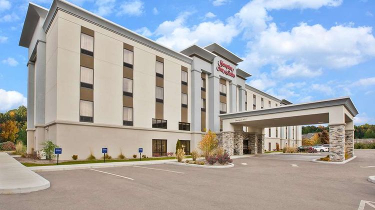 Hampton Inn & Suites Alliance Exterior