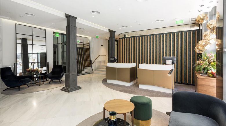<b>DoubleTree by Hilton Madrid - Prado Lobby</b>. Images powered by <a href="https://iceportal.shijigroup.com/" title="IcePortal" target="_blank">IcePortal</a>.