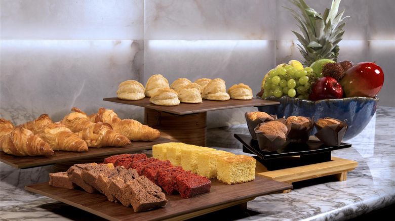 <b>DoubleTree by Hilton Madrid - Prado Restaurant</b>. Images powered by <a href="https://iceportal.shijigroup.com/" title="IcePortal" target="_blank">IcePortal</a>.