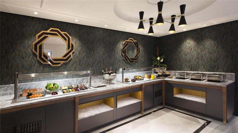<b>DoubleTree by Hilton Madrid - Prado Restaurant</b>. Images powered by <a href="https://iceportal.shijigroup.com/" title="IcePortal" target="_blank">IcePortal</a>.