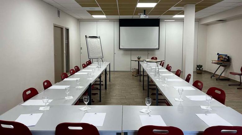 <b>Best Western Blanche de Castille Meeting</b>. Images powered by <a href="https://iceportal.shijigroup.com/" title="IcePortal" target="_blank">IcePortal</a>.