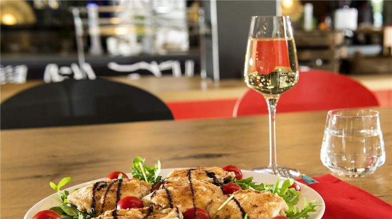 <b>Ibis Muenchen Airport Sued Restaurant</b>. Images powered by <a href="https://iceportal.shijigroup.com/" title="IcePortal" target="_blank">IcePortal</a>.