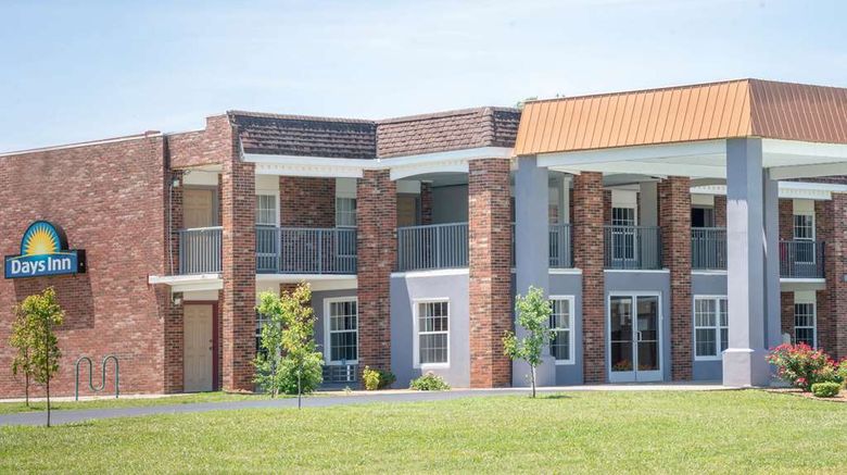 <b>Days Inn Cave City Exterior</b>. Images powered by <a href="https://iceportal.shijigroup.com/" title="IcePortal" target="_blank">IcePortal</a>.