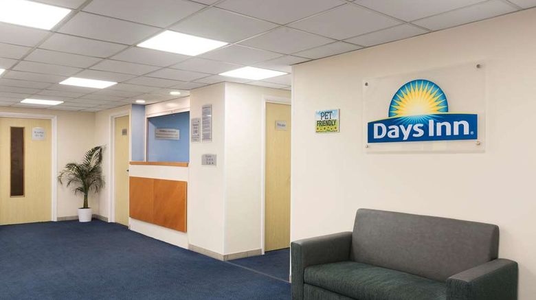 <b>Days Inn Sutton Scotney South Lobby</b>. Images powered by <a href="https://iceportal.shijigroup.com/" title="IcePortal" target="_blank">IcePortal</a>.