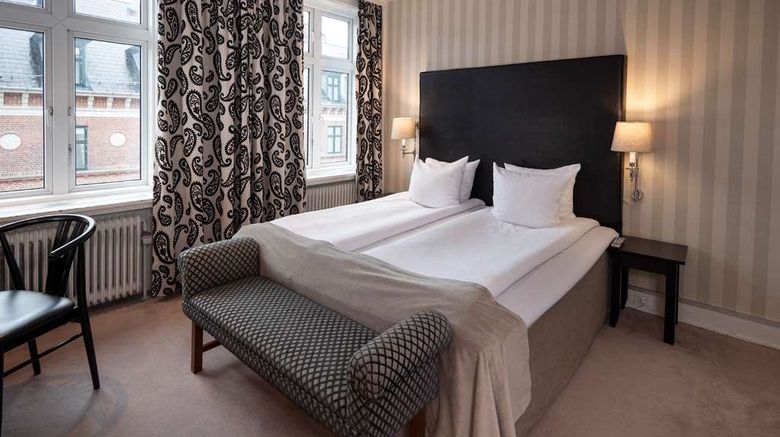 <b>Hotel Mayfair Room</b>. Images powered by <a href="https://iceportal.shijigroup.com/" title="IcePortal" target="_blank">IcePortal</a>.