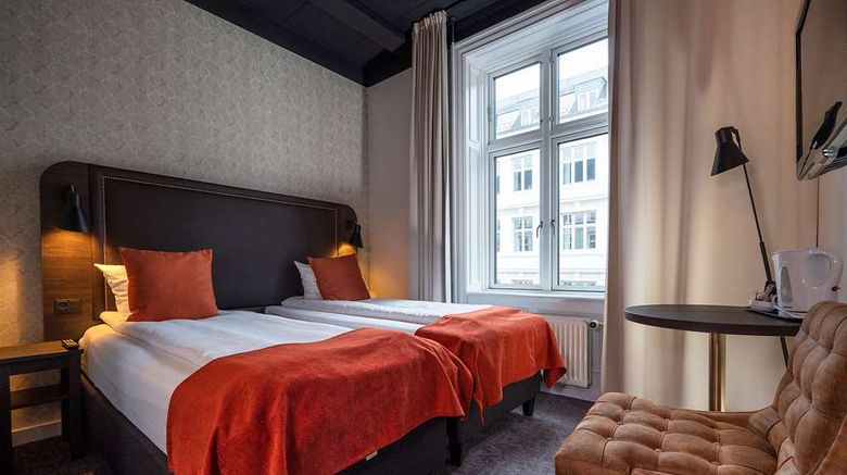 <b>Hotel Mayfair Room</b>. Images powered by <a href="https://iceportal.shijigroup.com/" title="IcePortal" target="_blank">IcePortal</a>.