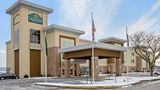 <b>La Quinta Inn & Suites York Exterior</b>. Images powered by <a href="https://iceportal.shijigroup.com/" title="IcePortal" target="_blank">IcePortal</a>.